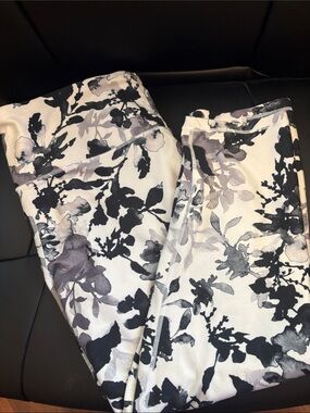 Balance Collection Monochrome Floral Leggings in Black & White Size XL